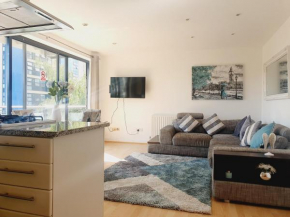 Luxury Canary Wharf apartment with free parking